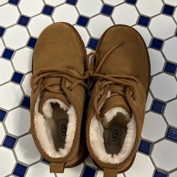 New UGG × Charcoal Neumel Chukka Suede in Chestnut Men\'s Sz 8 main image 4